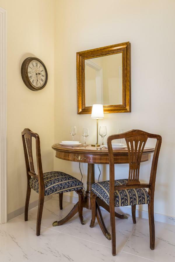 Chic Flat In Kolonaki Next To American Embassy Athena Bagian luar foto